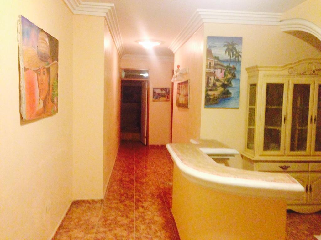 Le Dubourg Guesthouse Montrouis Exterior foto